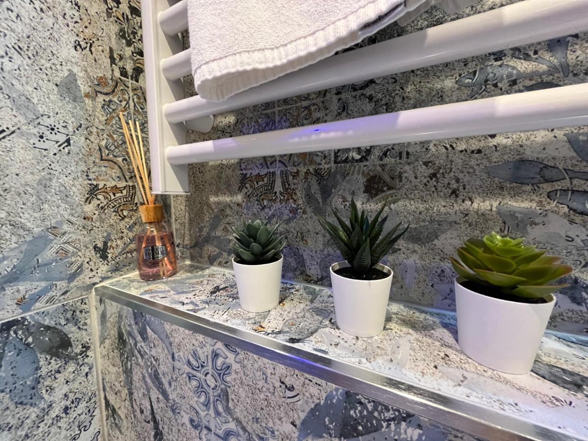 La Suite Deluxe Rooms & Apartments — Photos 1